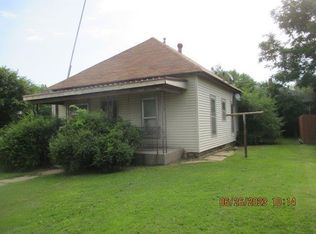 822 State St, Larned, KS 67550