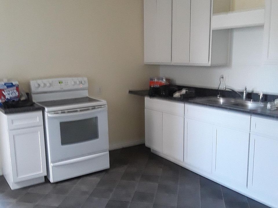 1st image of 8 Feeder Ave