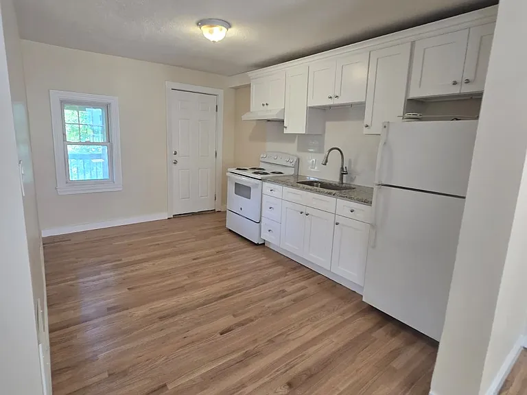 73 New St #3 — Photo 4