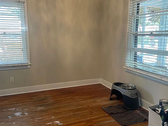 4th image of 1085 Park Ct