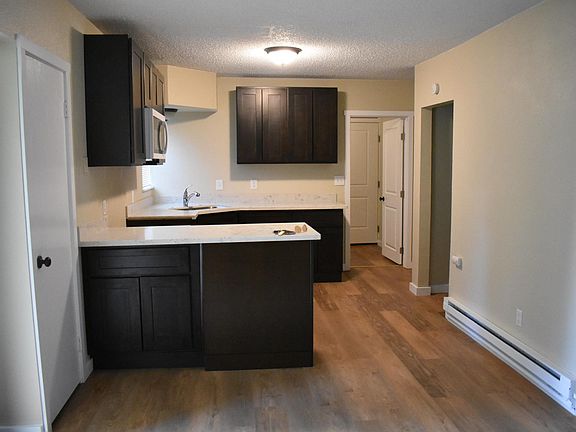 3rd image of 10908 Lakeview Ave SW