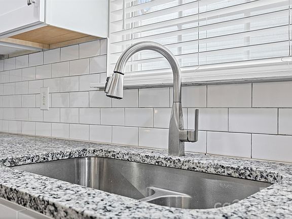 5th image of 126 Rhett Ct