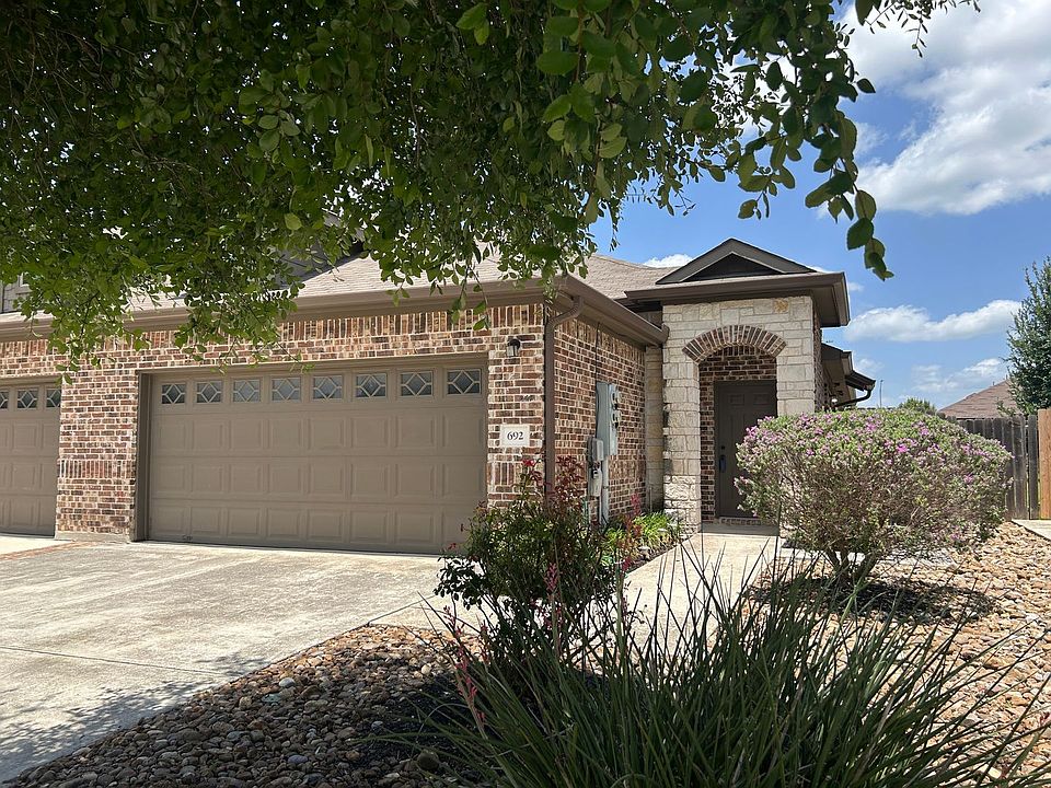 1st image of 692 Creekside Cir