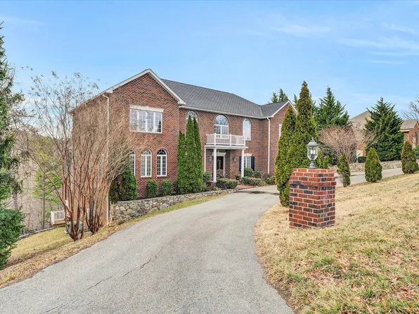 5308 Fox Ridge Rd, Roanoke, VA 24018