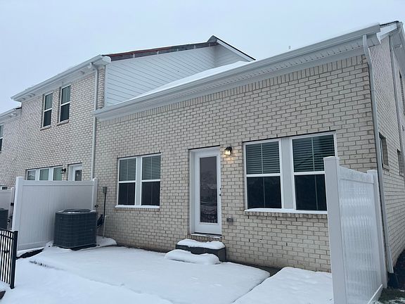 3rd image of 204 Douglas Bend Rd #804