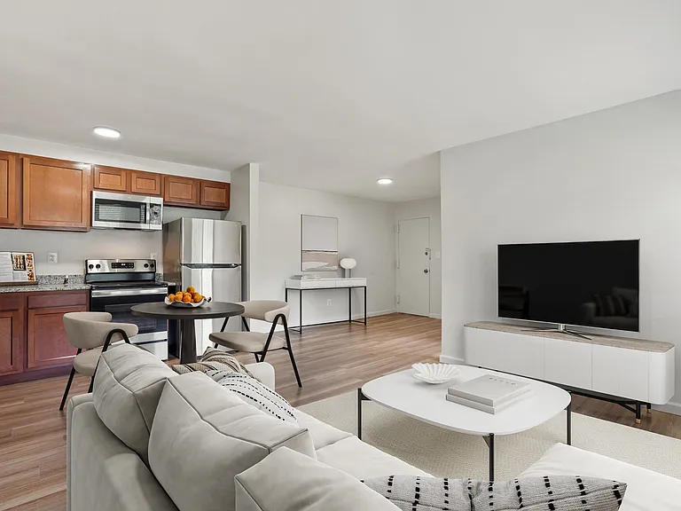 808 Chesapeake St SE #104 — Photo 1