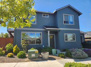 98 William Way, Talent, OR 97540