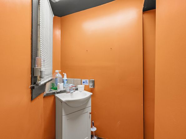 lexington-kentucky-446756855 picture