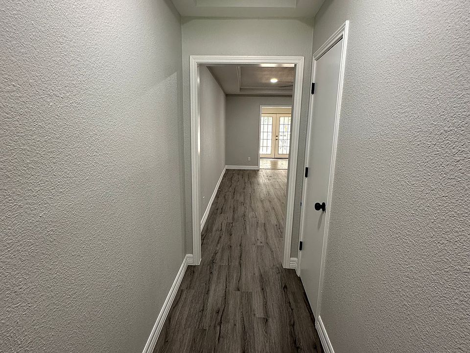 1st image of 325 Christie Ct