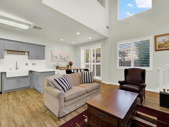 5th image of 545 Loch Lomond Way