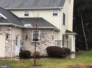 28 Red Leaf Ln, Lancaster, PA 17602