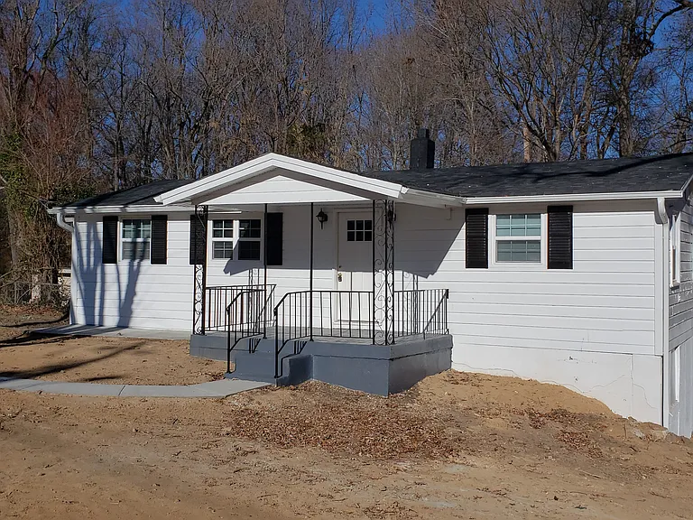 1711 Alexsandria Rd — Photo 2