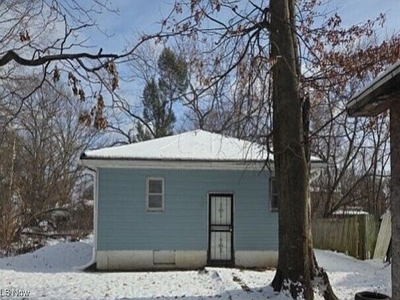 4th image of 3538 Albany Ave
