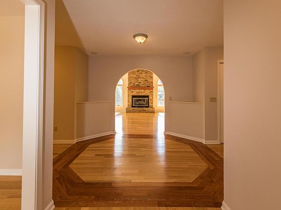 4th image of 130 Motthaven Dr