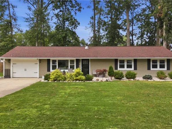 47 Edgewood Dr, Grafton, OH 44044