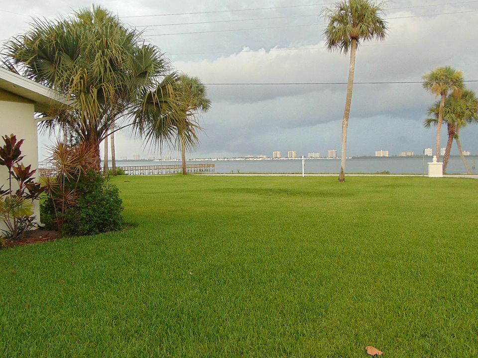Wide water views & rights!