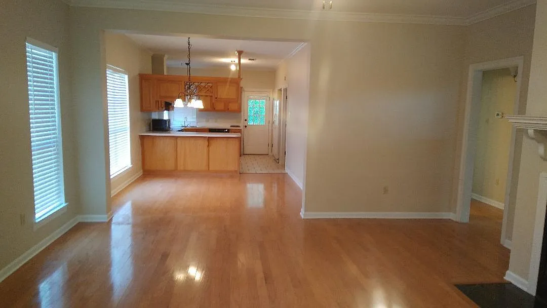 Great 3 bedroom home in Azalea Lakes- First month free with 30 day move in! — Photo 2