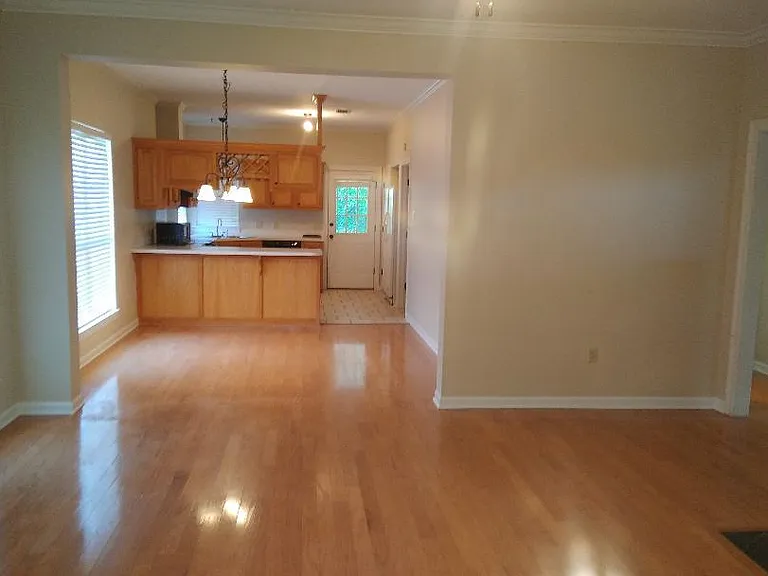 18574 Lake Iris Ave — Photo 3