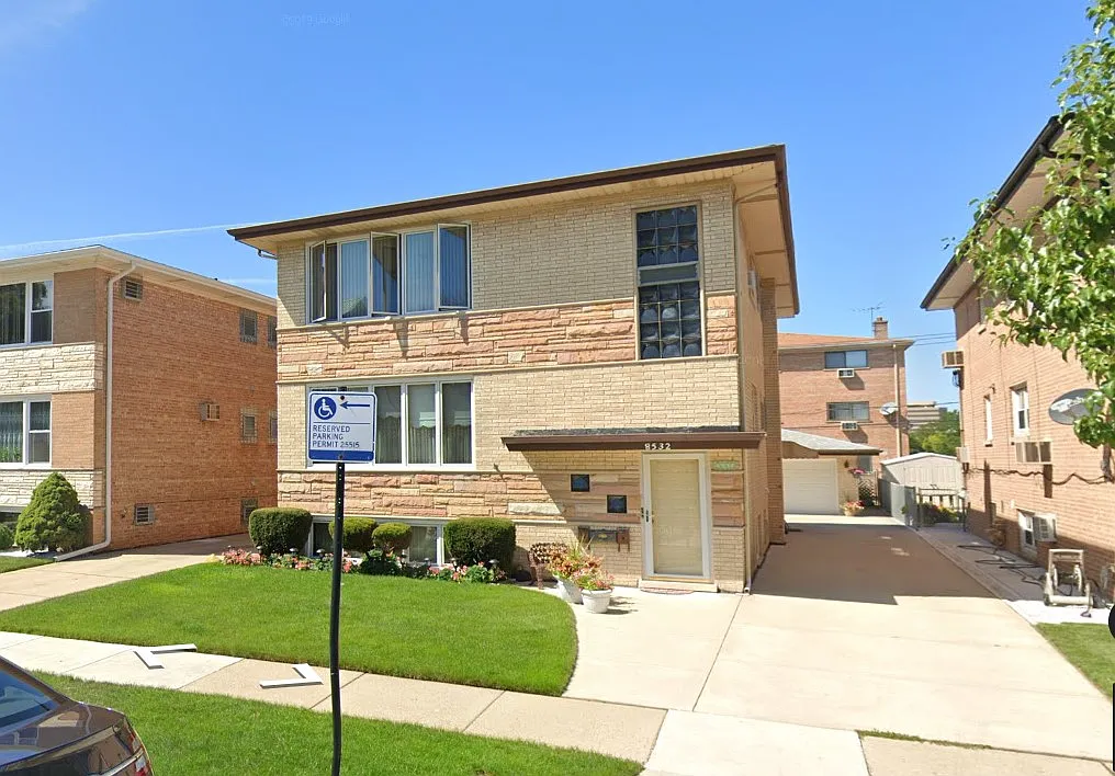 3 bed, 1370 sqft, $2,300 — Photo 1