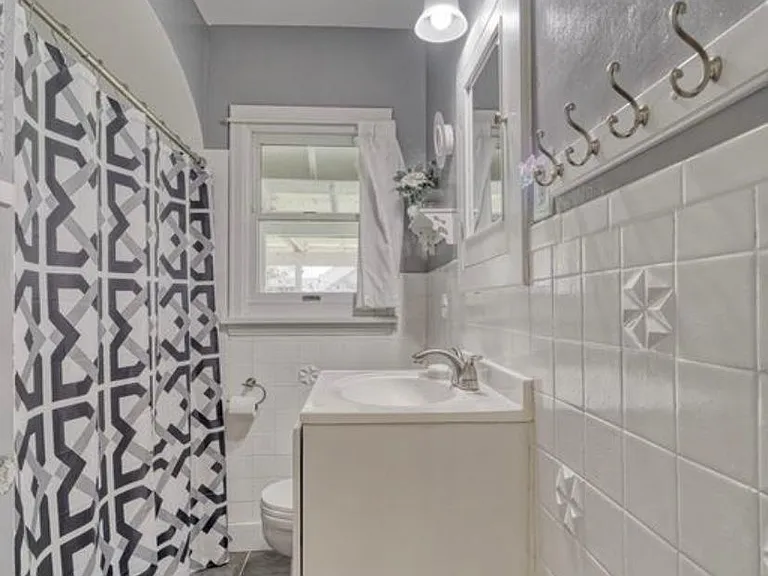 360 E 13th St — Photo 10