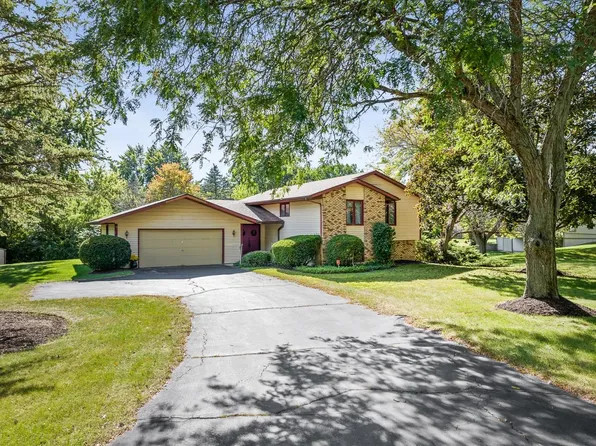 6933 Canter Ct, Rockford, IL 61108