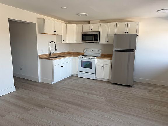 2nd image of 473 Maple St #1