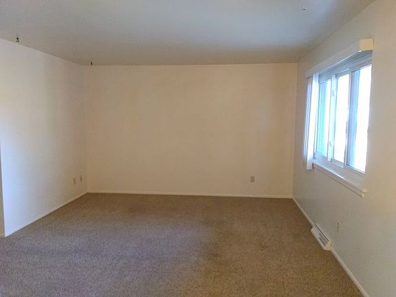 3rd image of 932 Avenue B APT 4