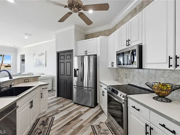 2202 Grove Dr — Photo 15