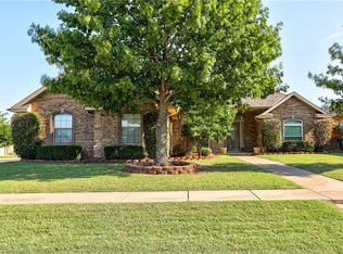 2601 SE 6th St, Moore, OK 73160