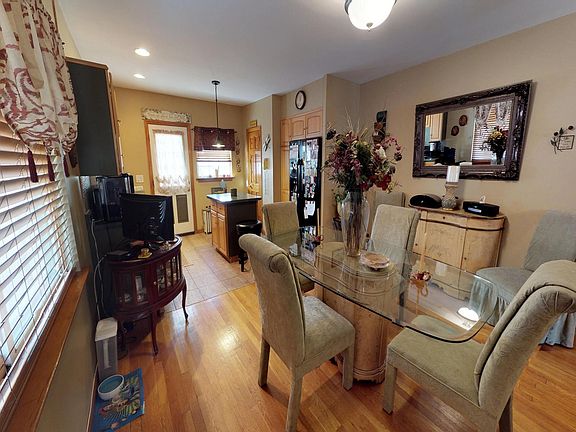 5th image of 2042 E 73rd St
