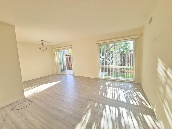 4th image of 917 Henderson Ave #B