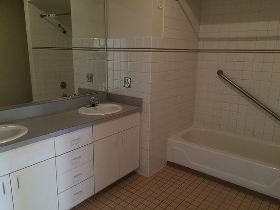 4th image of 4326 N Elston Ave #A