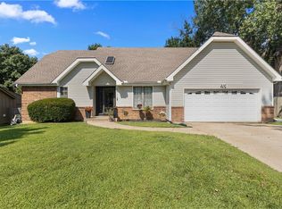 6516 Rosehill Rd, Shawnee, KS 66216