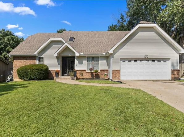 6516 Rosehill Rd, Shawnee, KS 66216