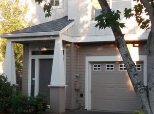 946 SE Sacha Pl, Hillsboro, OR 97123