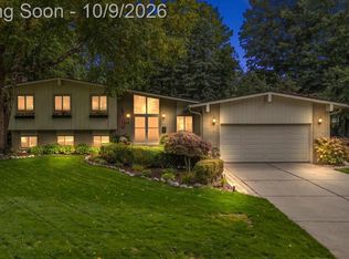 3588 Scott Dr, Troy, MI 48084