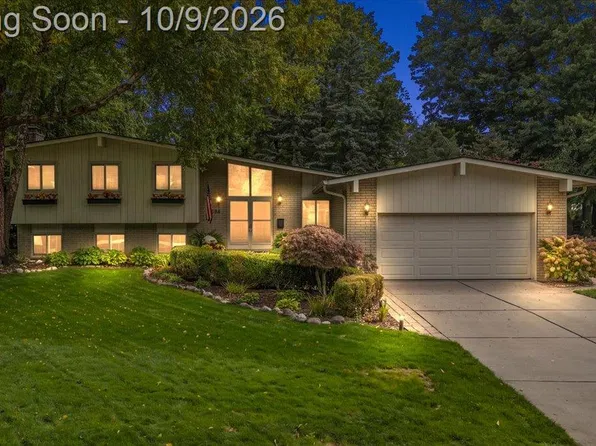 3588 Scott Dr, Troy, MI 48084