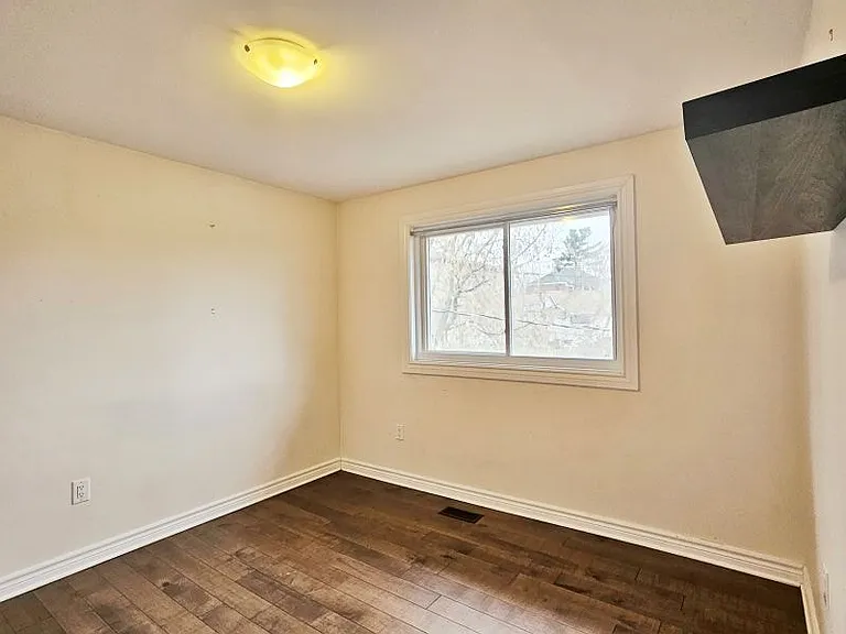 2700 Howe St — Photo 11