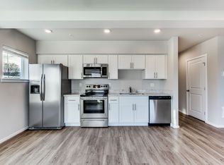 624 E 32nd St #403, Tacoma, WA 98404