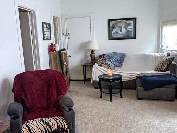 5th image of 812 Sanderson St