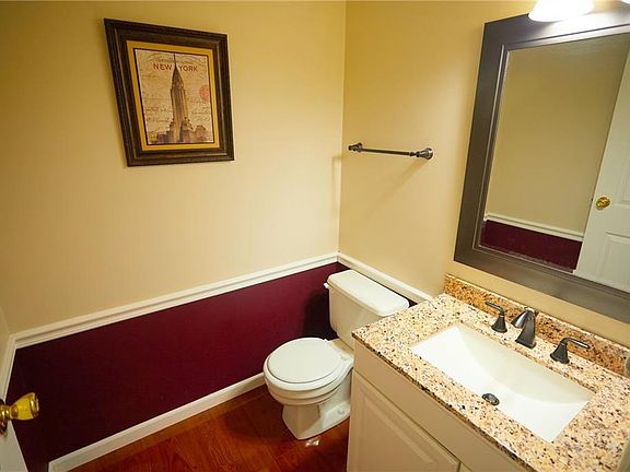 3rd image of 1033 Sunhaven Dr