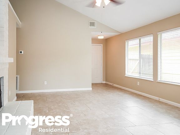 3rd image of 11911 Greenglen Dr
