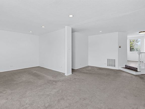 5th image of 1715 Lakecliffe Dr APT B