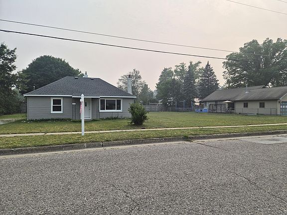 2nd image of 705 Plum St