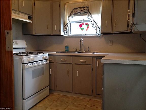 2nd image of 1424 Oakwood Ave
