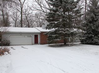 2073 Shawnee Ln, Oshkosh, WI 54901