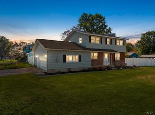 7586 Daphne Dr, North Syracuse, NY 13212