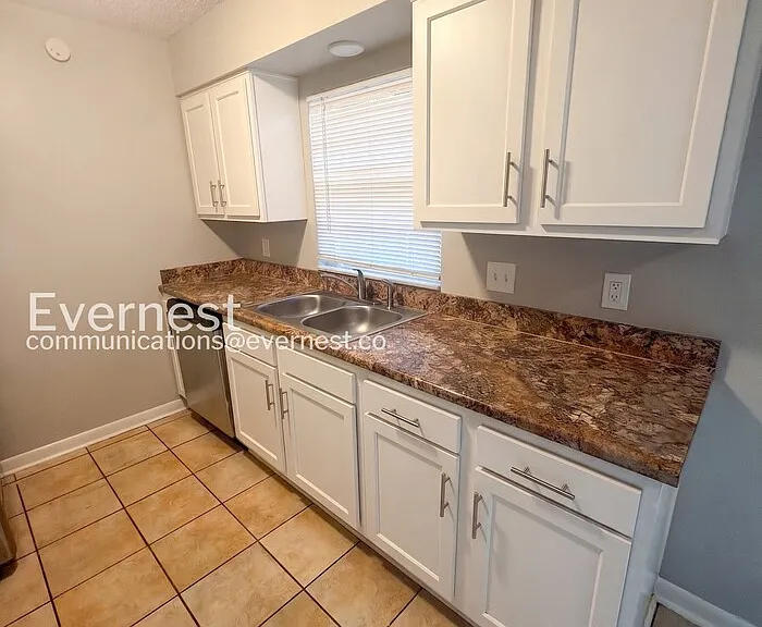 6069 Anglia Dr — Photo 6
