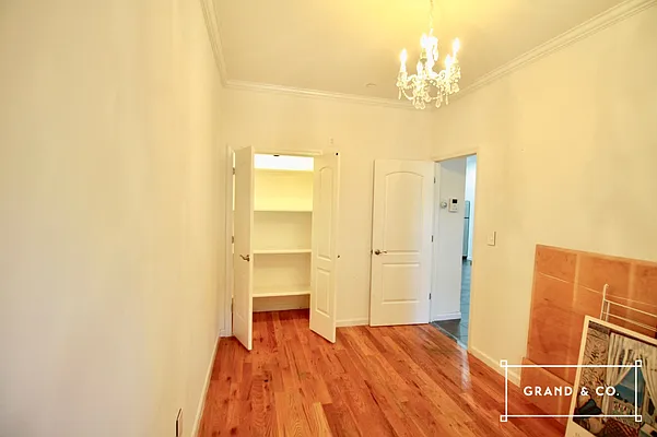Rented by Grand & Co. | media 5