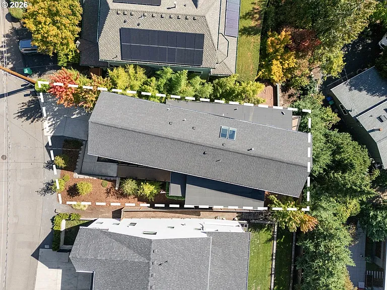 3718 SW Hillside Dr — Photo 40